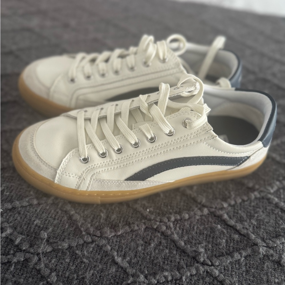 Women's White Sneakers - Picture 5 of 8